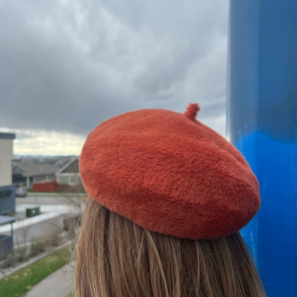 Accessories - Cozy Orange Beret
